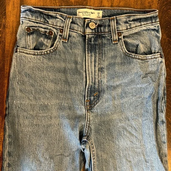 Abercrombie & Fitch 90s straight jeans. - Picture 6 of 10